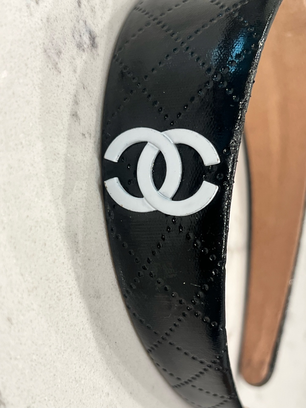 CHANEL Black & White Quilted Pattern Headband - Picture 4 of 4